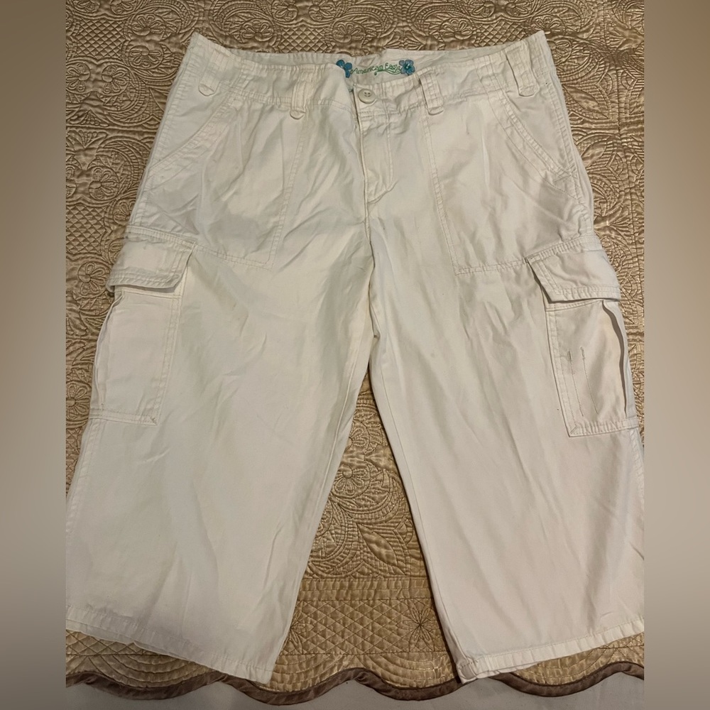 American Eagle Outfitters Size 14 white cargo capris